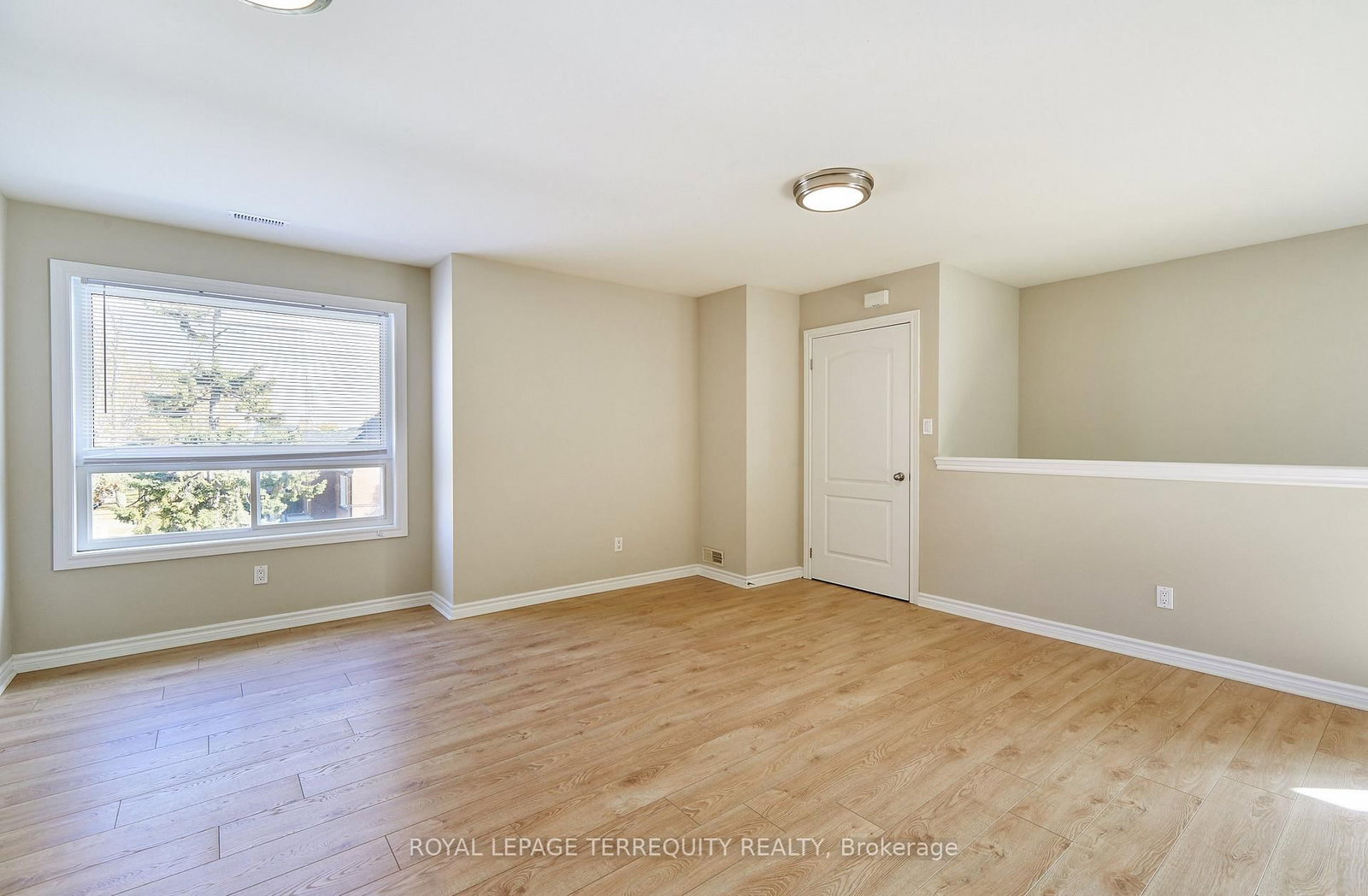 556 Park Road S, Unit 2 - Photo 10