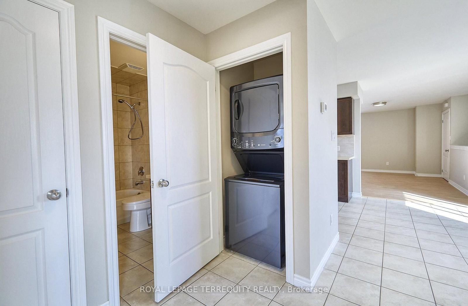 556 Park Road S, Unit 2 - Photo 12