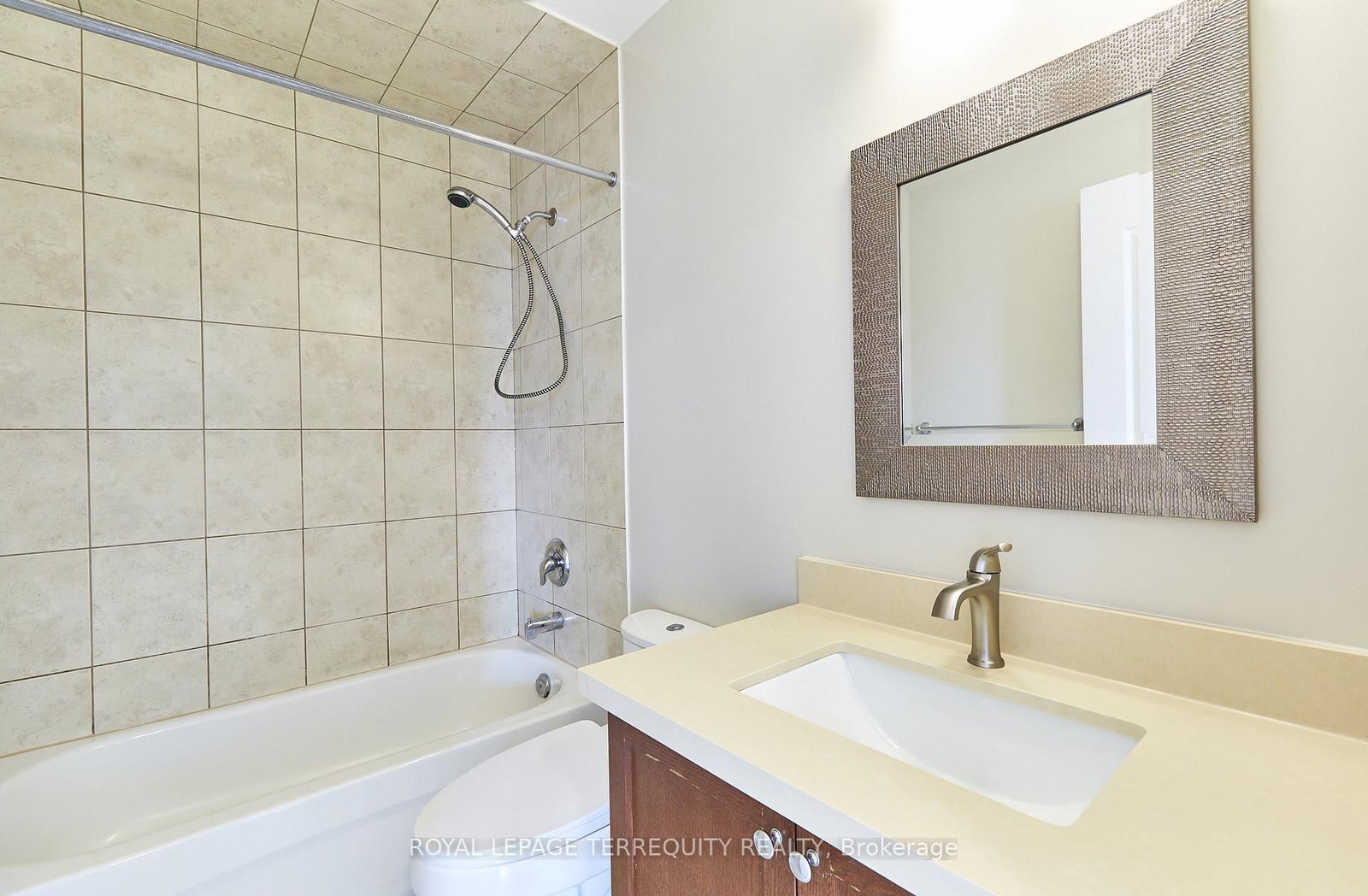 556 Park Road S, Unit 2 - Photo 13