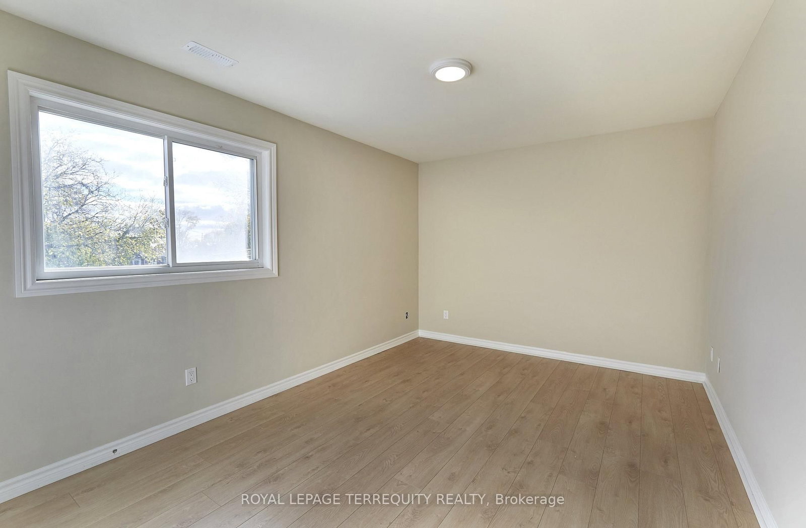 556 Park Road S, Unit 2 - Photo 14