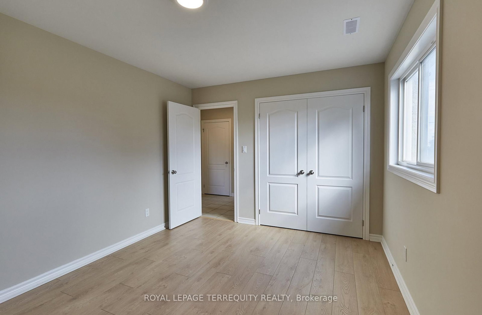 556 Park Road S, Unit 2 - Photo 15