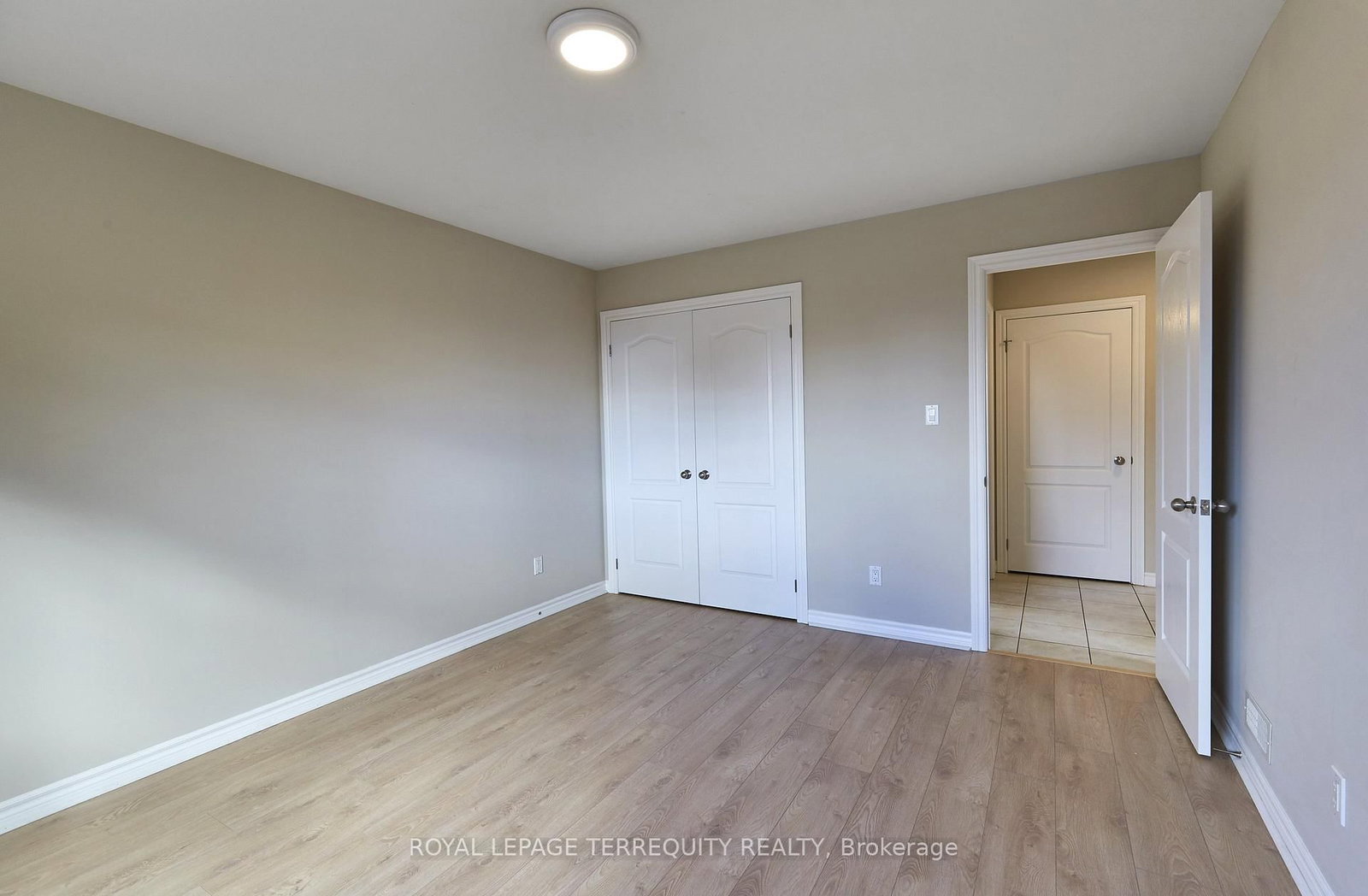556 Park Road S, Unit 2 - Photo 17
