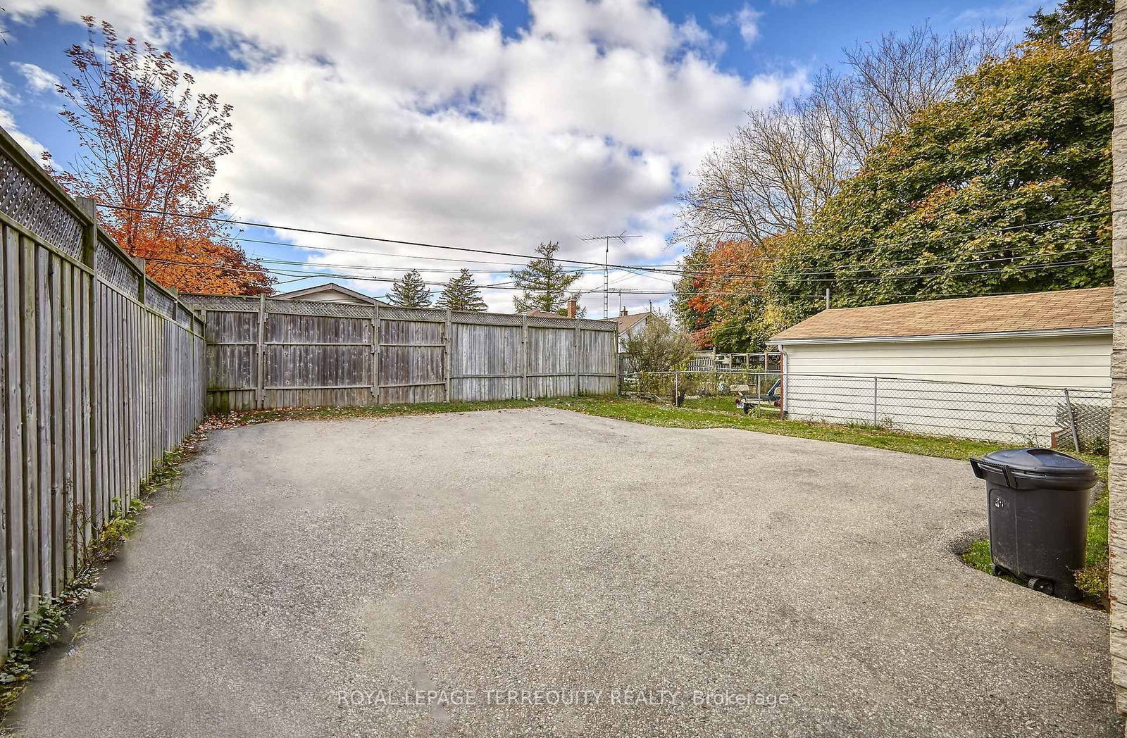 556 Park Road S, Unit 2 - Photo 18