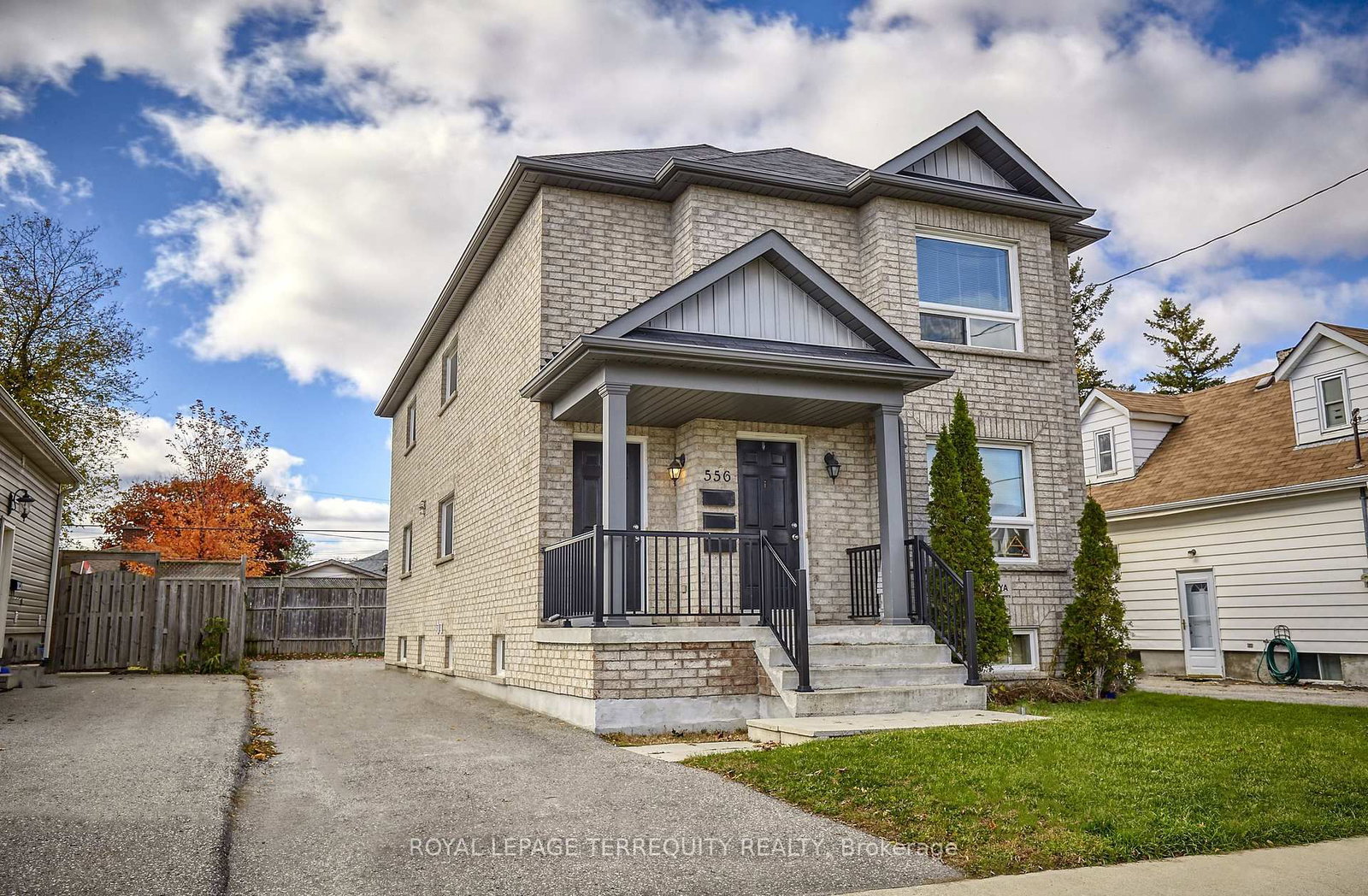 556 Park Road S, Unit 2 - Photo 2