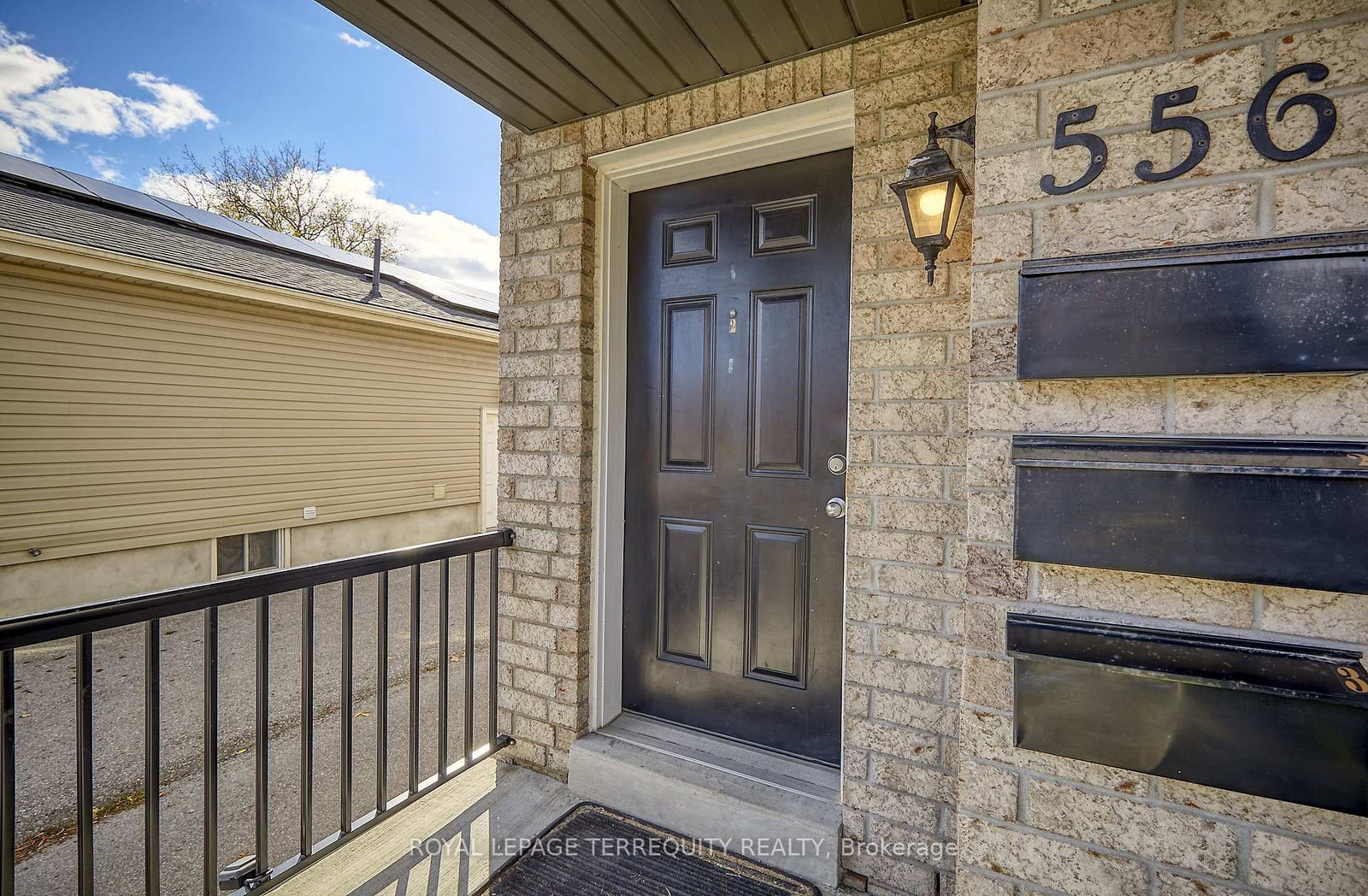 556 Park Road S, Unit 2 - Photo 3