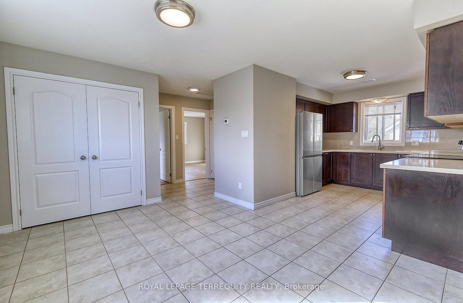 556 Park Road S, Unit 2 - Photo 4