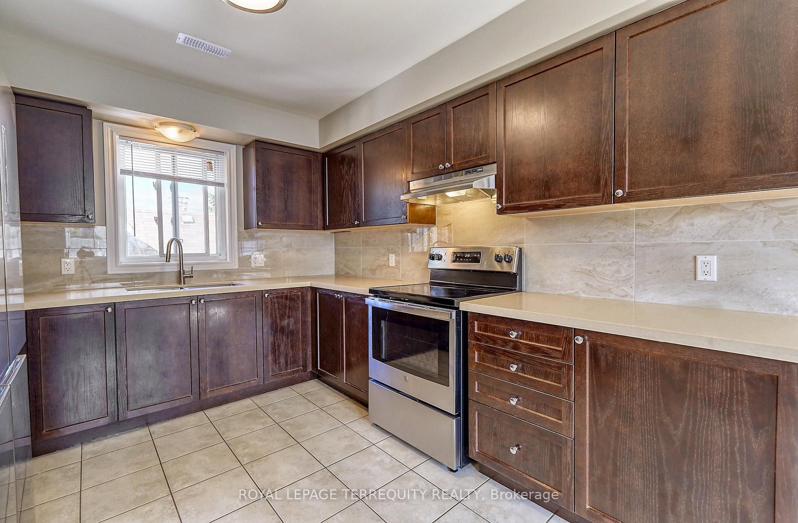 556 Park Road S, Unit 2 - Photo 6