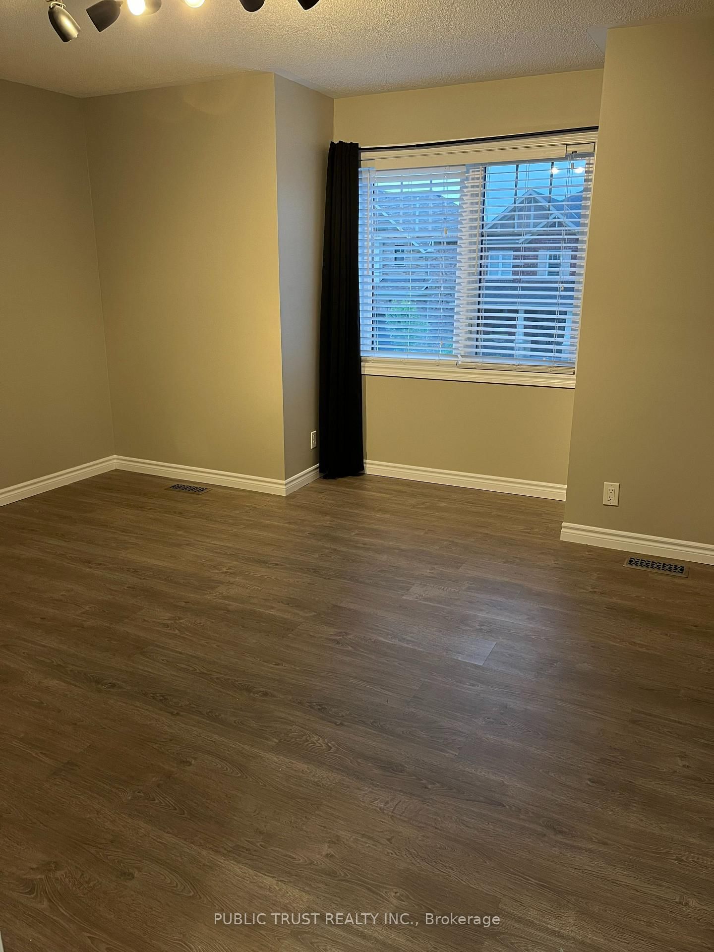 2360 Dobbinton Street - Photo 34