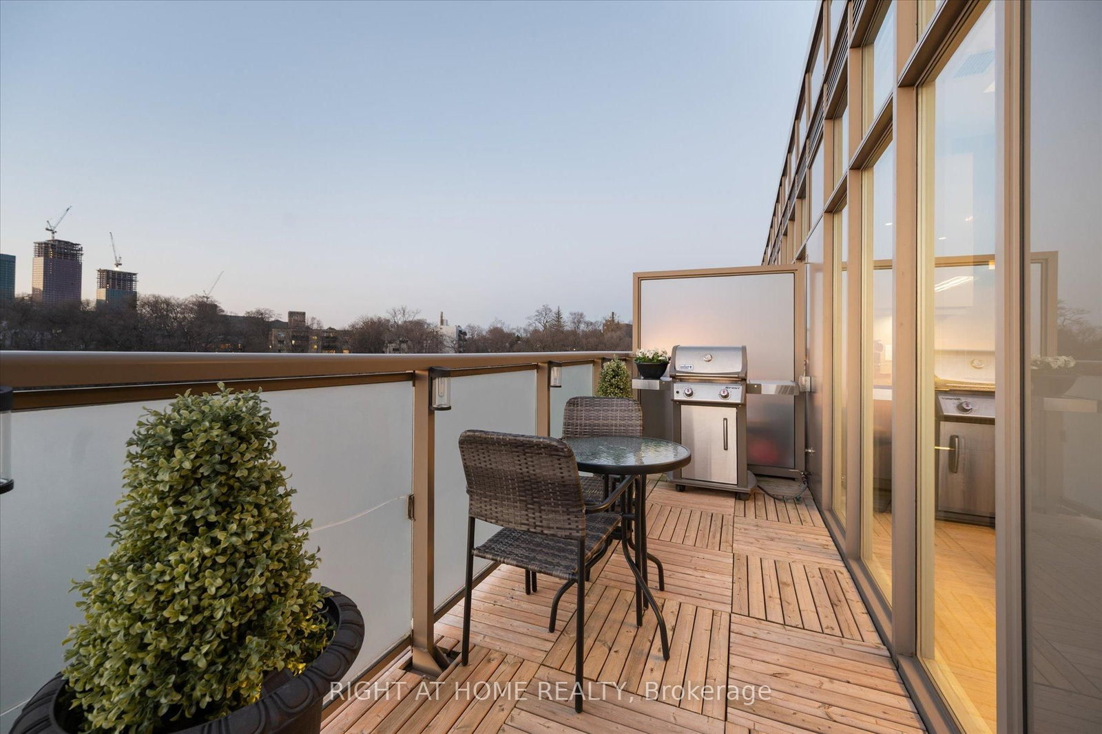 580 Kingston Road, Unit 601 - Photo 27