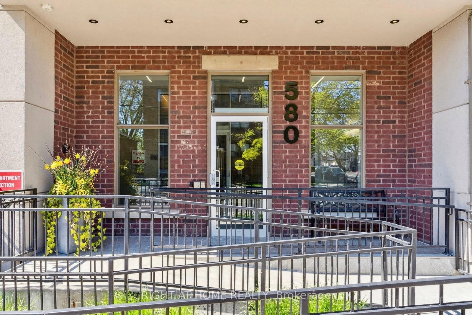580 Kingston Road, Unit 601 - Photo 37