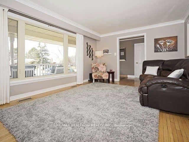 325 Cochrane Street, Unit Upper - Photo 2