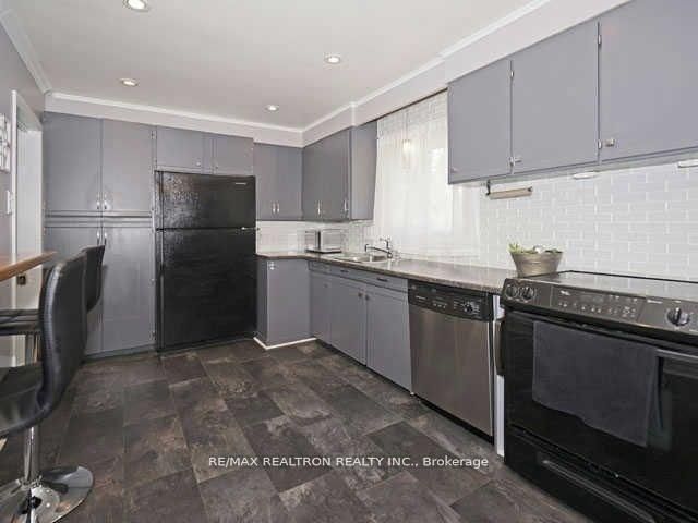 325 Cochrane Street, Unit Upper - Photo 8