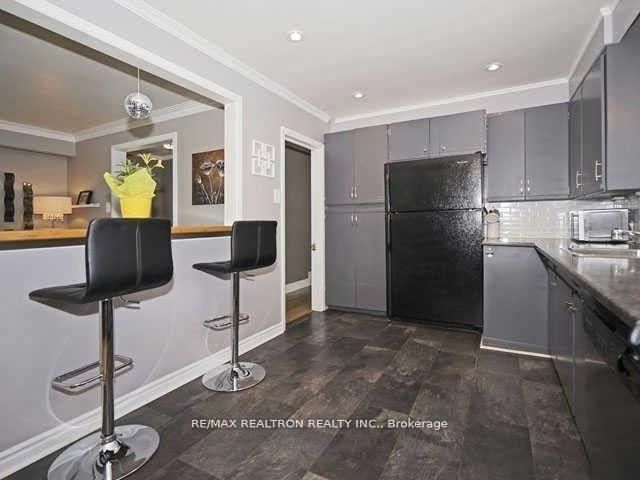 325 Cochrane Street, Unit Upper - Photo 9