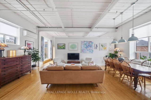 211 - 326 Carlaw Avenue