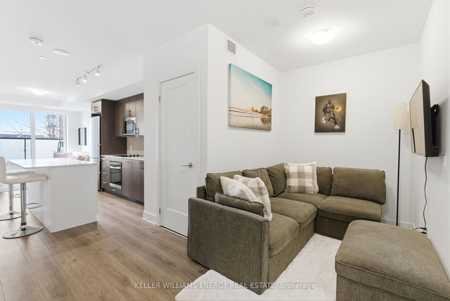 211 - 2545 Simcoe Street N