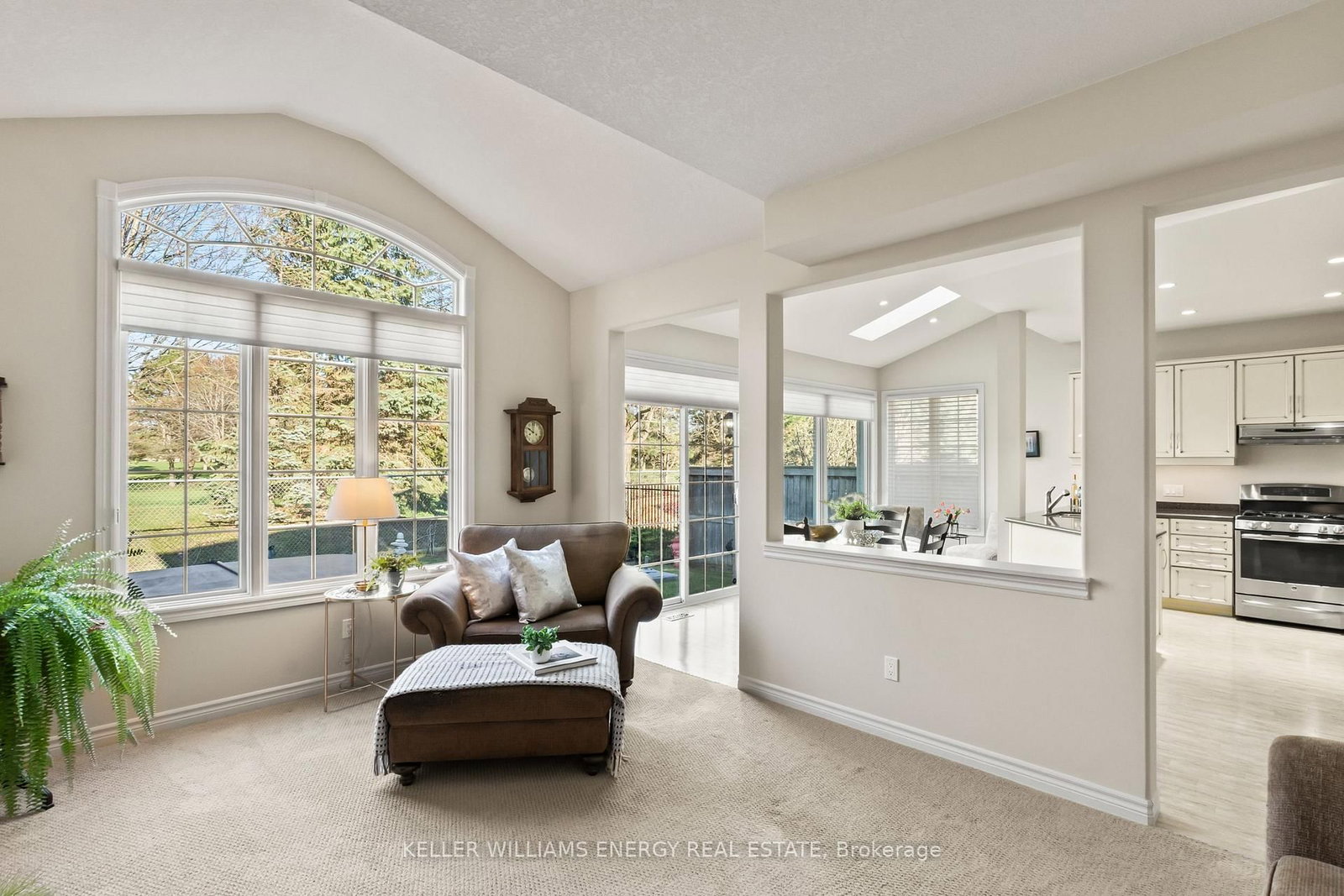 2258 Pindar Crescent - Photo 10