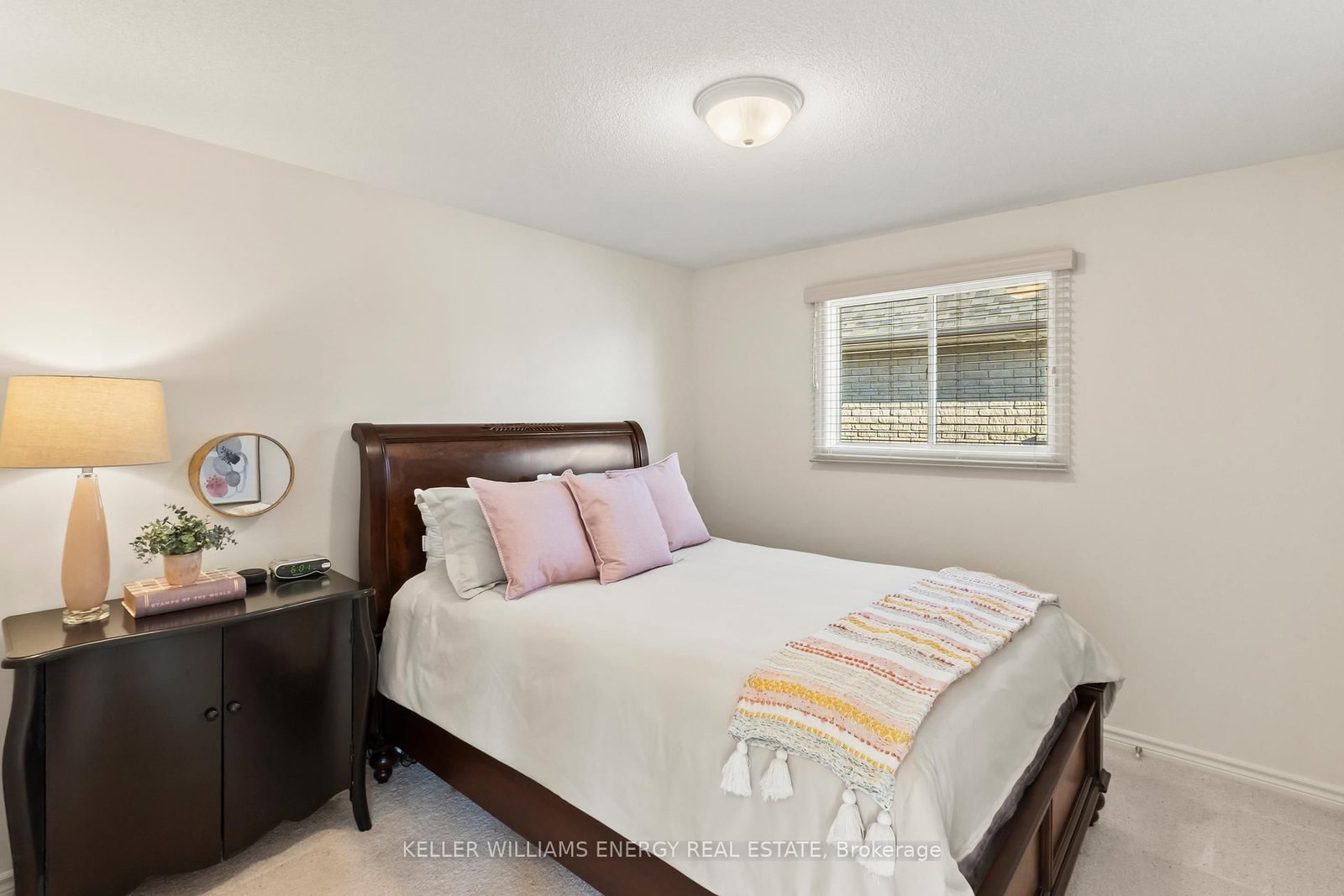 2258 Pindar Crescent - Photo 16