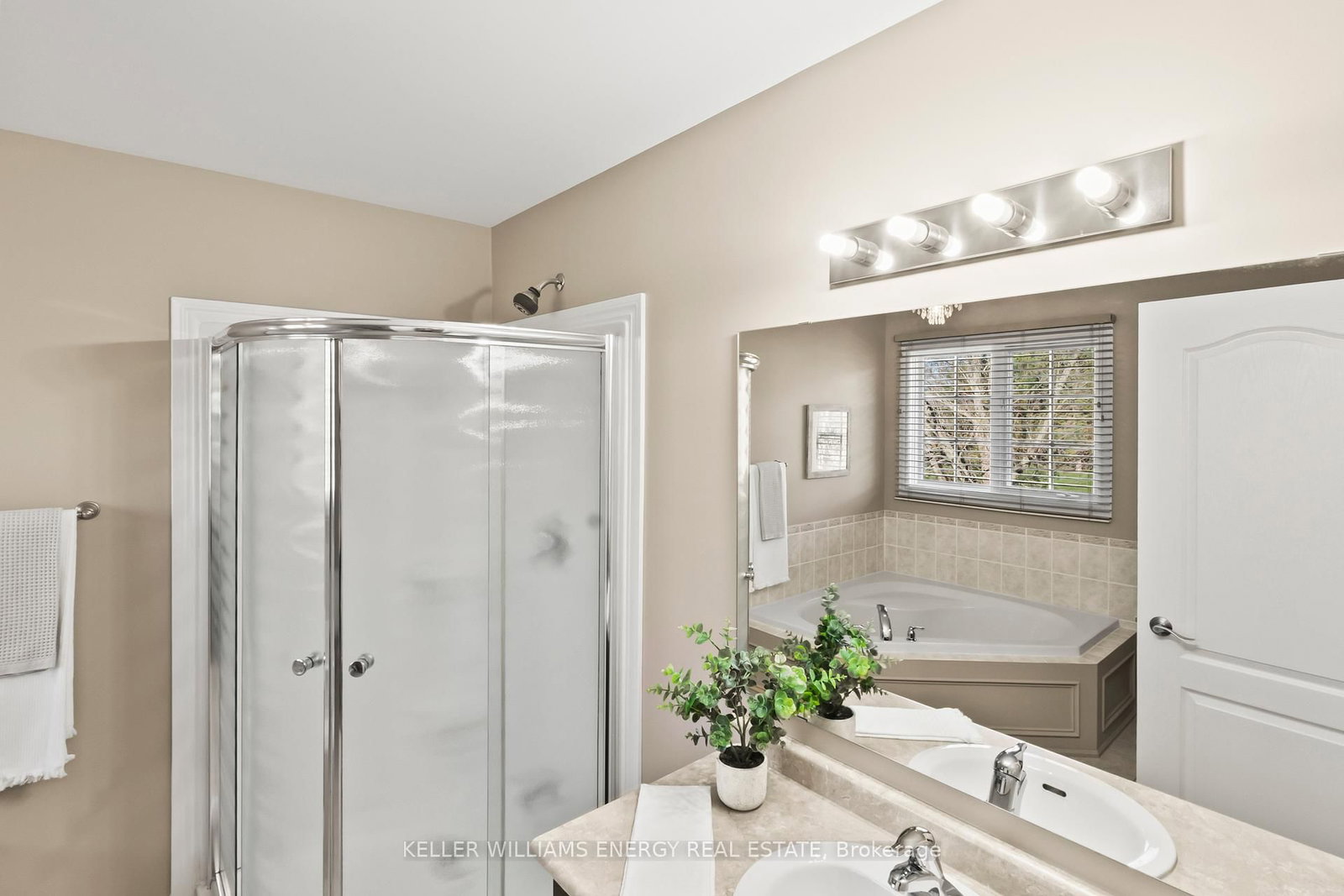 2258 Pindar Crescent - Photo 19