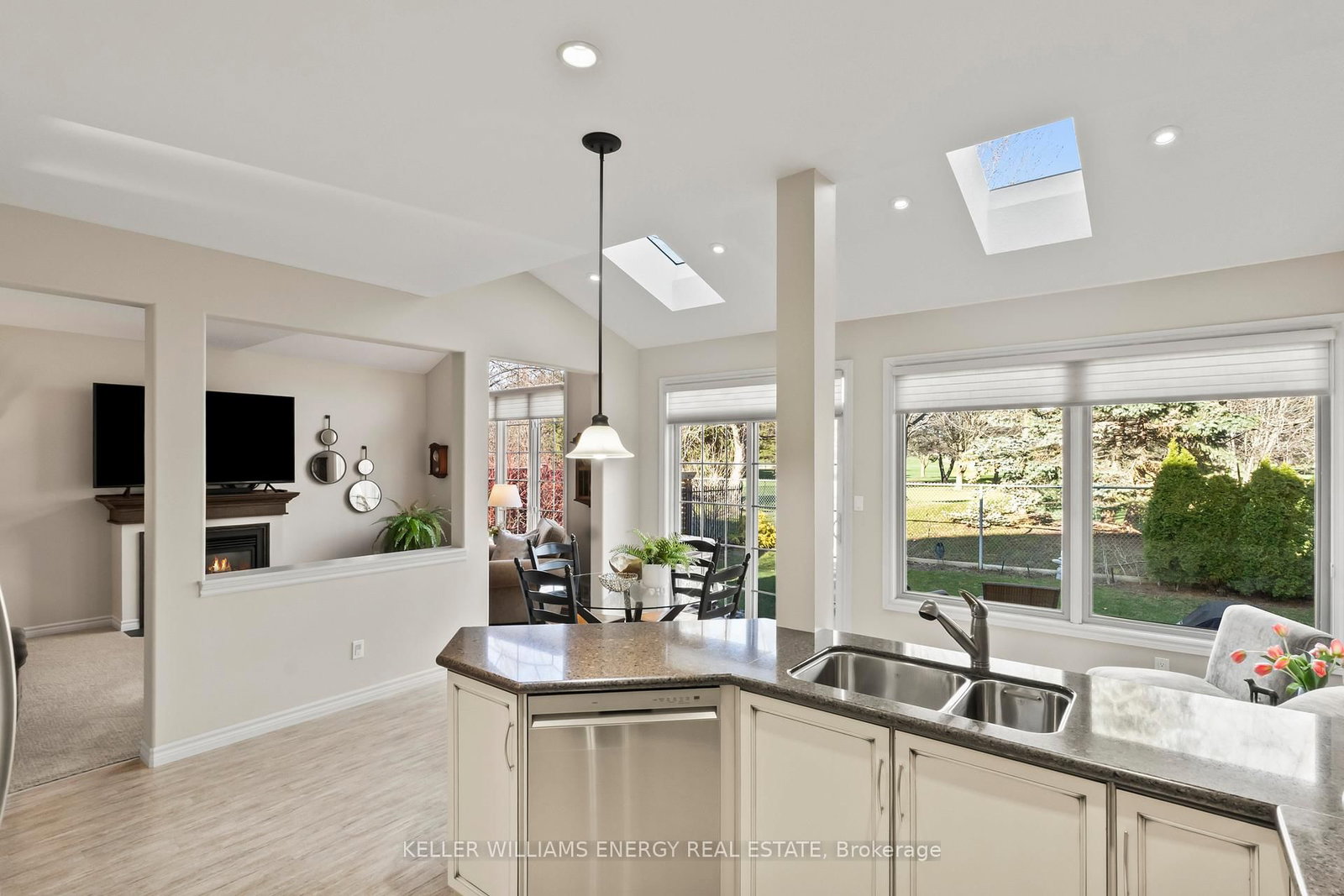 2258 Pindar Crescent - Photo 2