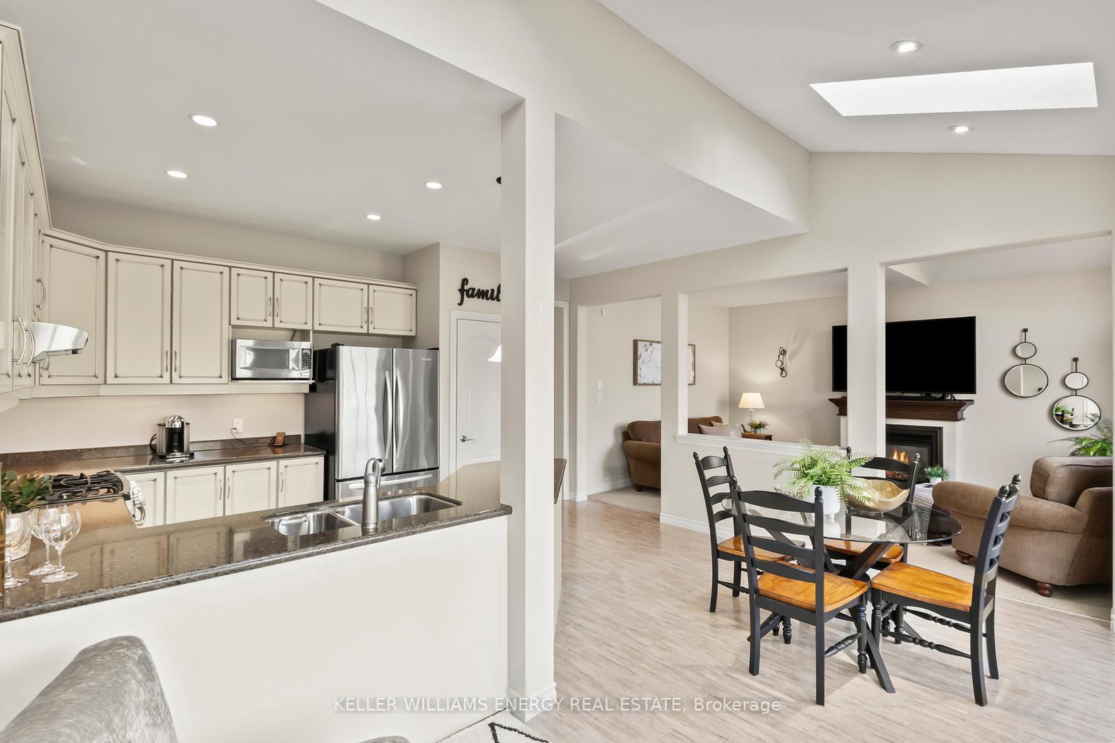 2258 Pindar Crescent - Photo 8