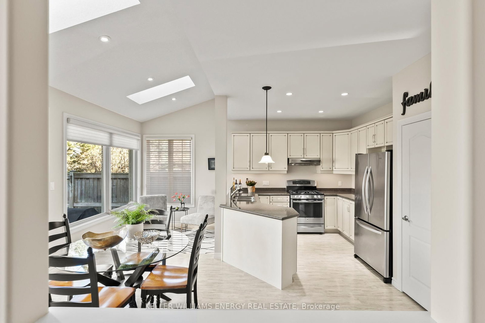 2258 Pindar Crescent - Photo 9