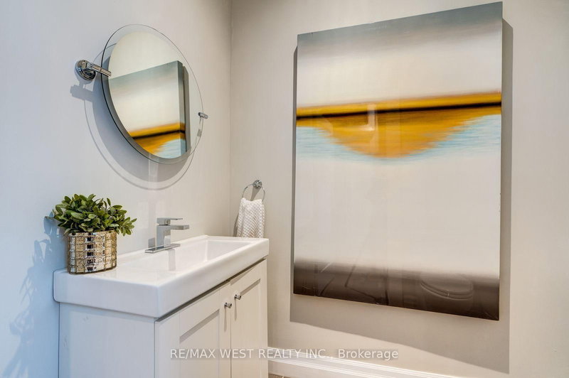 413 Leslie St, Toronto, M4M 3E3 | Image 3