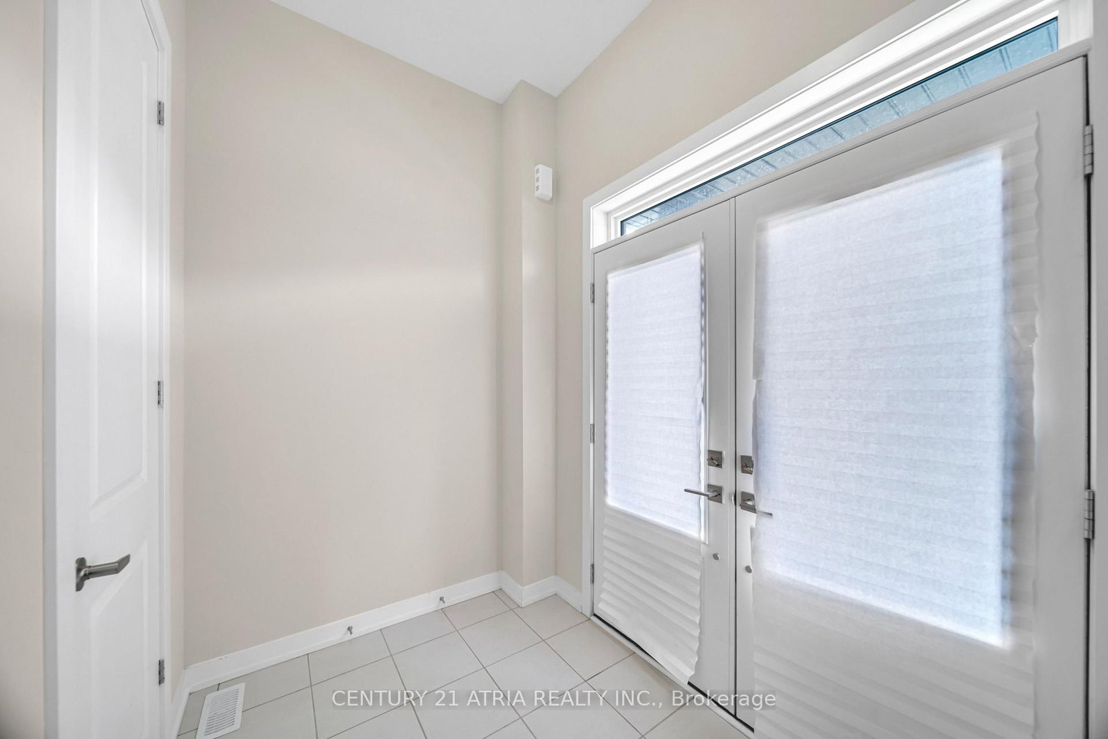 1838 Narcissus Gardens - Photo 2