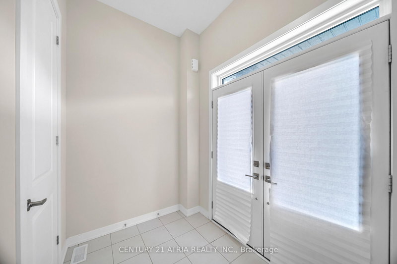 1838 Narcissus Gdns, Pickering, L1X 0K6 | Image 2