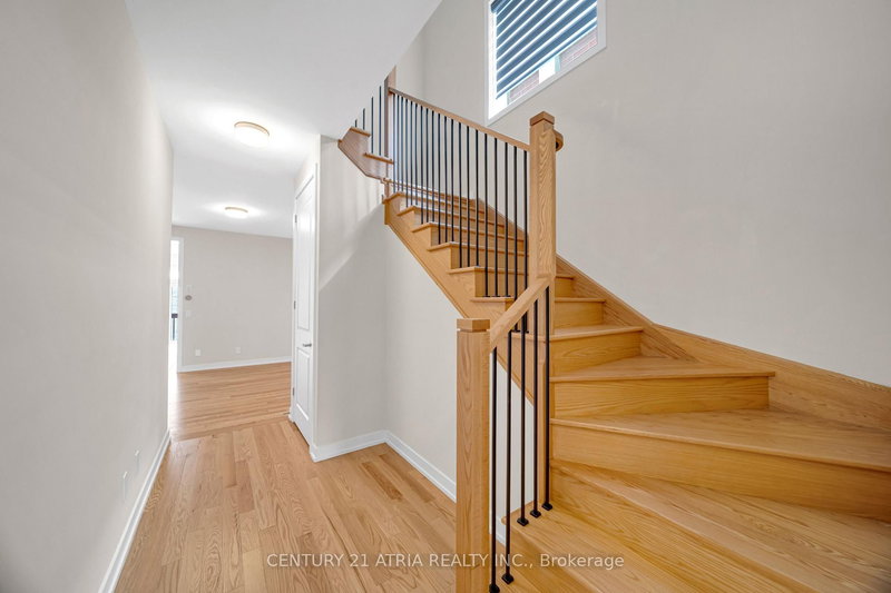 1838 Narcissus Gdns, Pickering, L1X 0K6 | Image 3