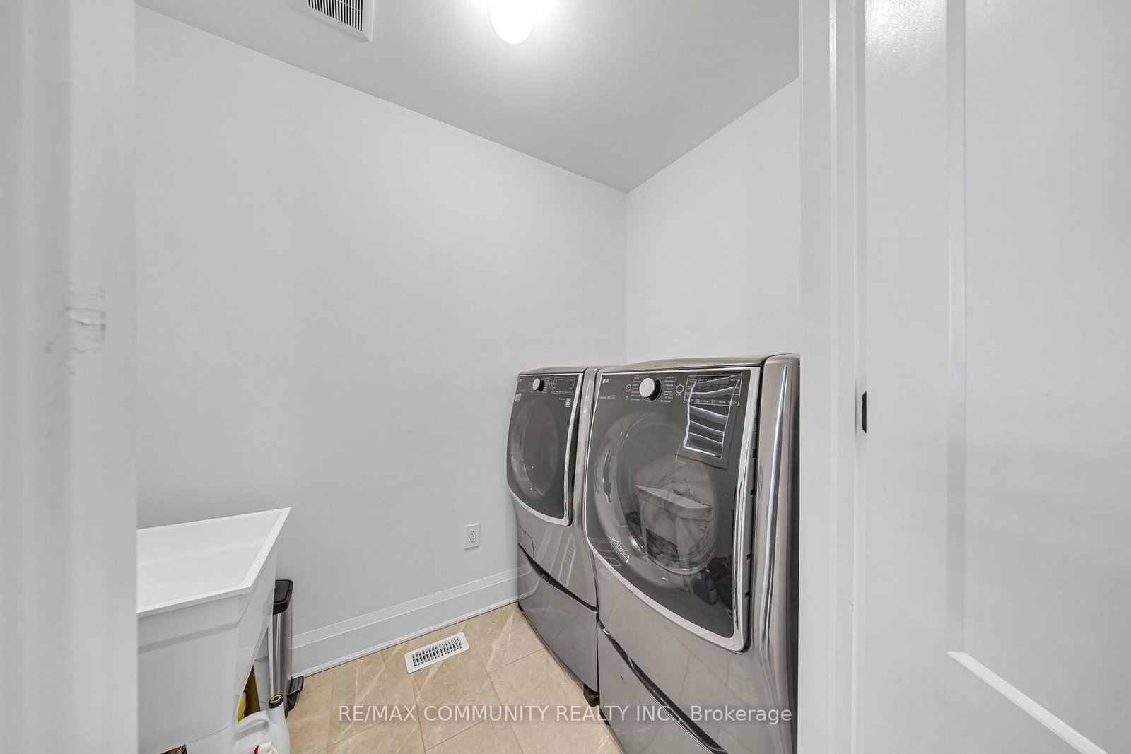 1567 Scarlett Trail E - Photo 25