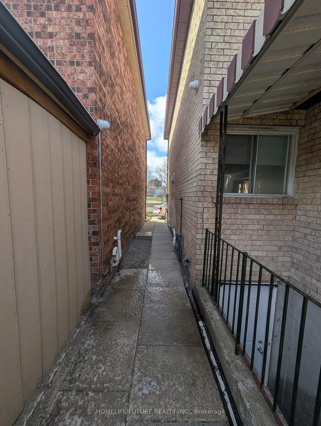 Bsmt - 528 Mclevin Avenue