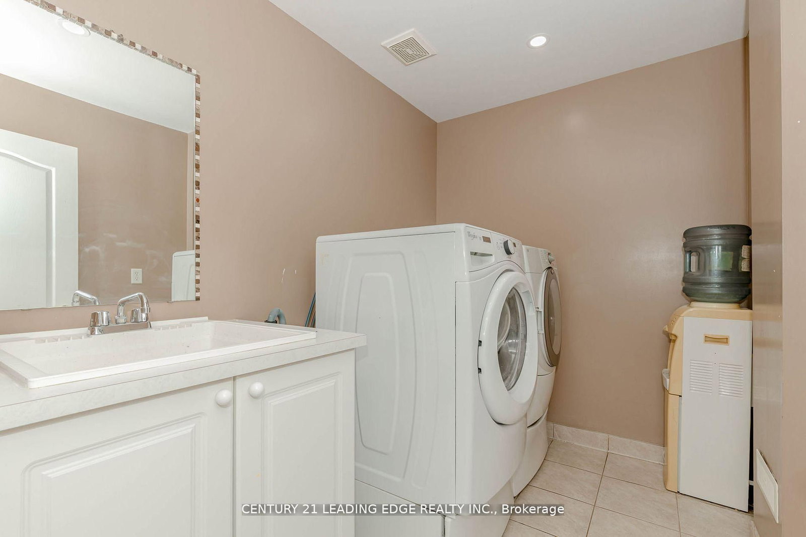 15 Alden Square - Photo 35