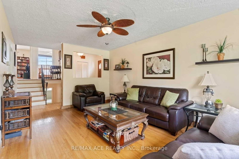Main - 27 Oakridge Dr, Toronto, M1M 2A5 | Image 3