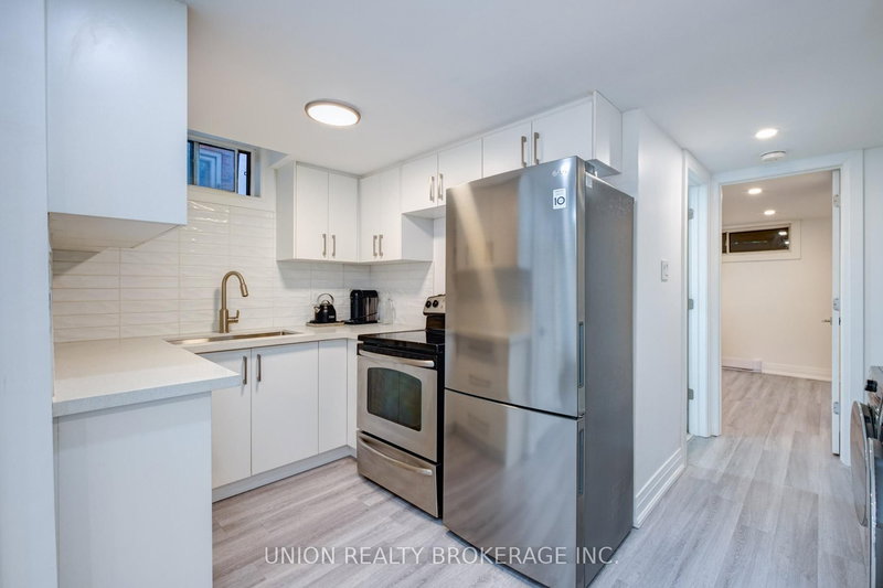 Lower - 15 Ivy Ave, Toronto, M4L 2H6 | Image 2