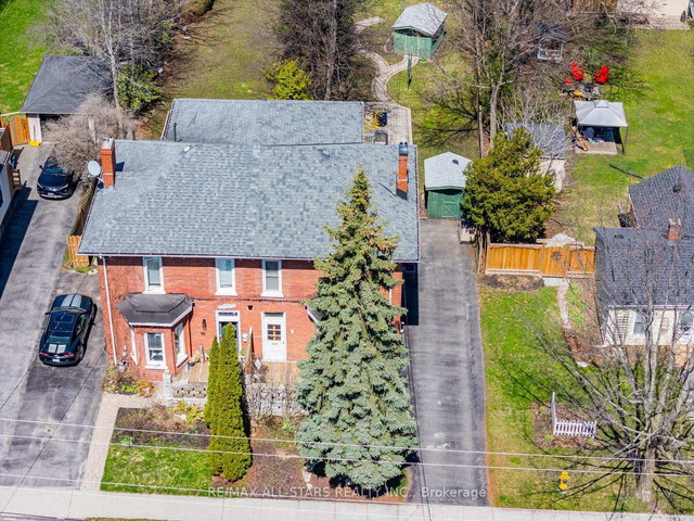 32 Wellington Street