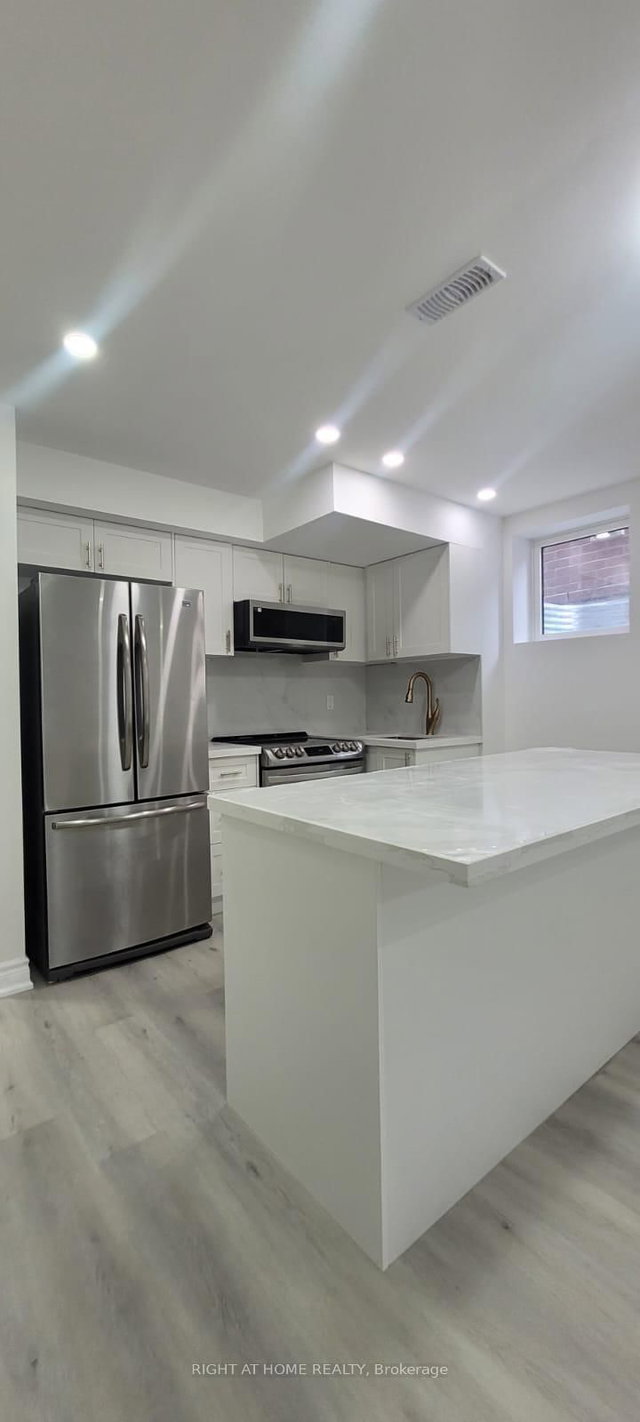 BSMT - 32 Auckland Drive E