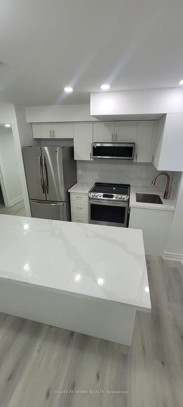 BSMT - 32 Auckland Drive E