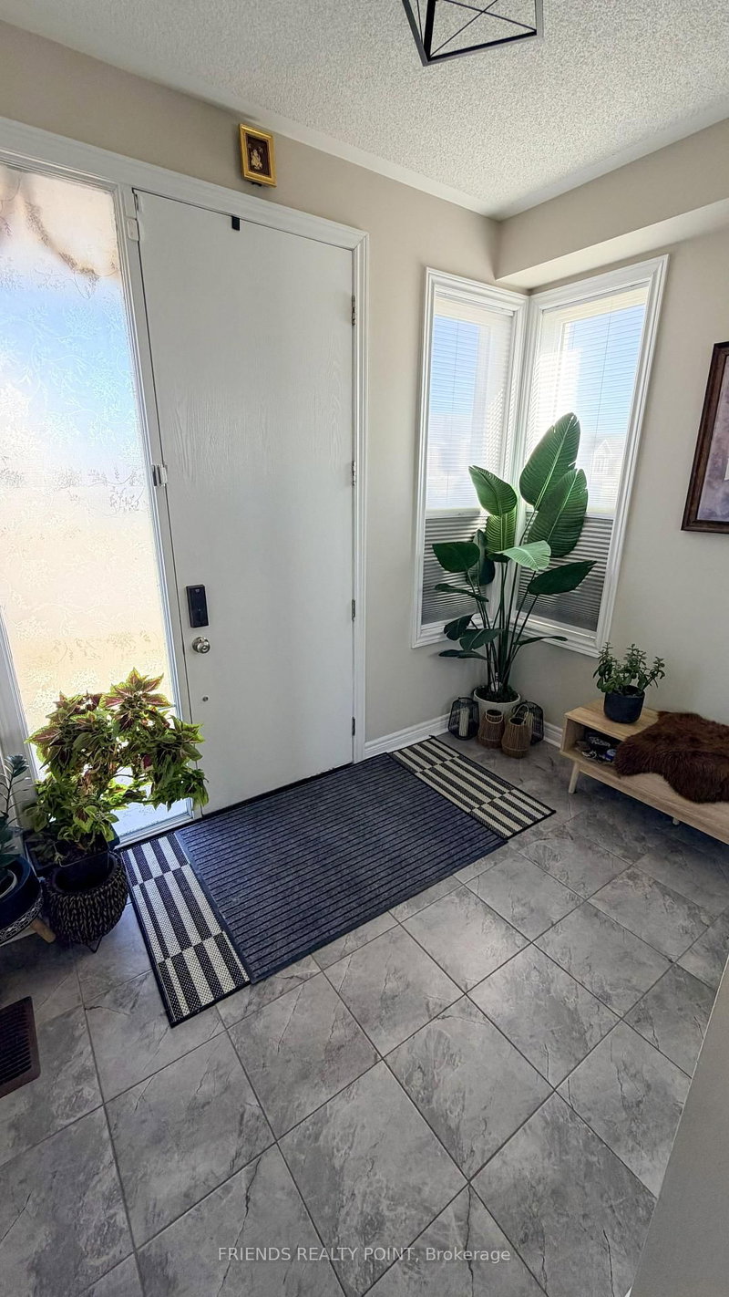 2502 Hibiscus Dr, Pickering, L1X 0G7 | Image 2