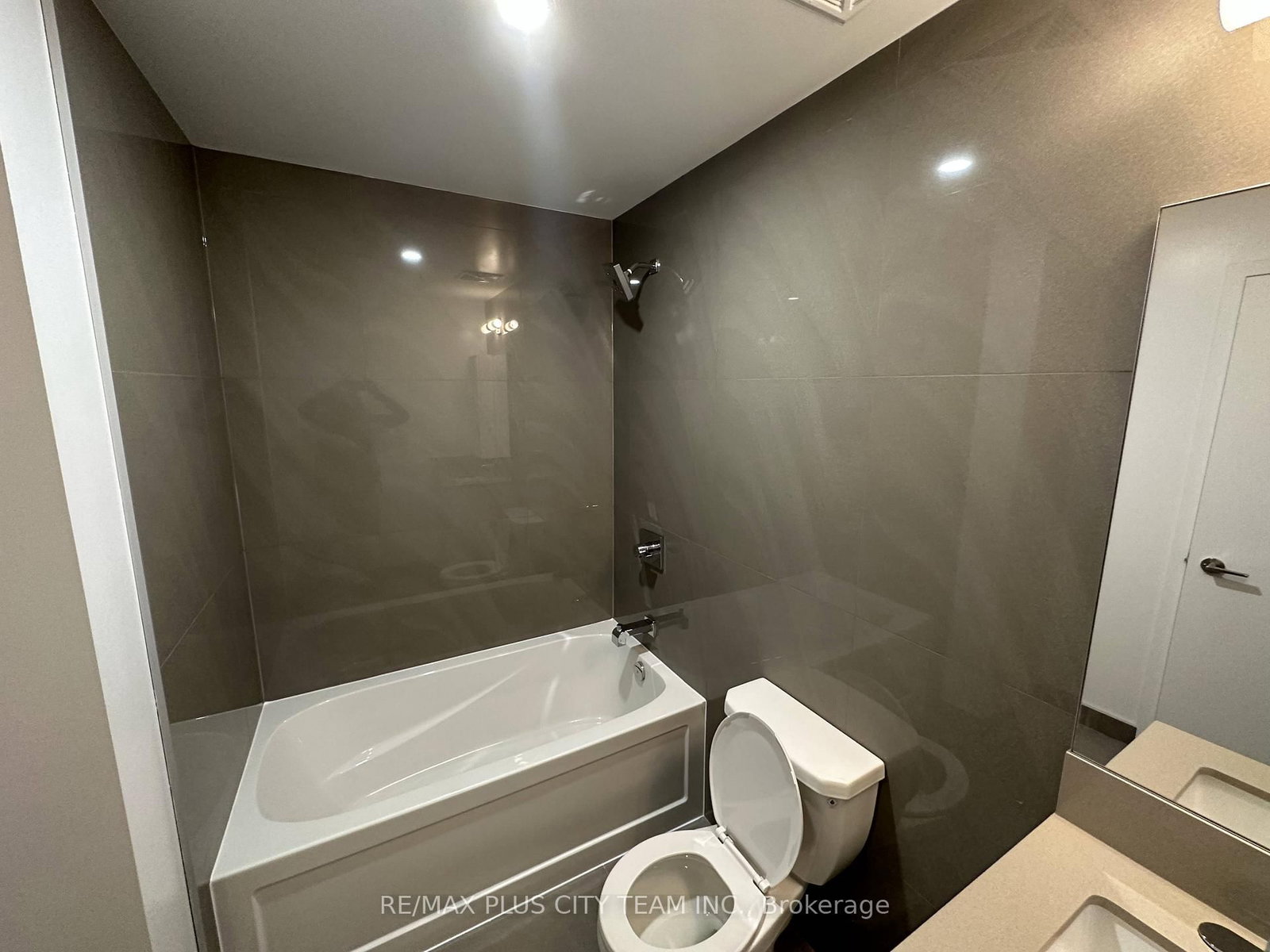 45 Baseball Place, Unit 811 - Photo 14