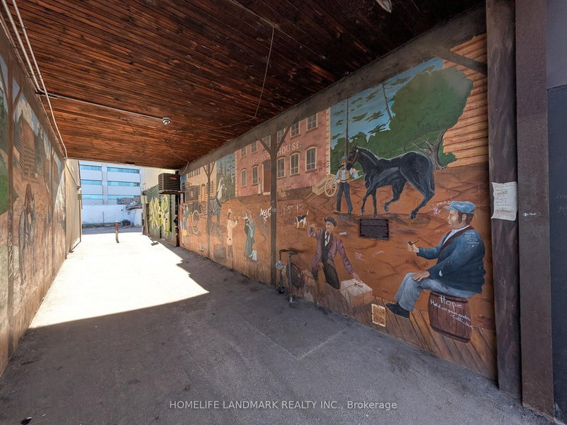 12 Simcoe St S, Oshawa, L1H 4G2 | Image 2