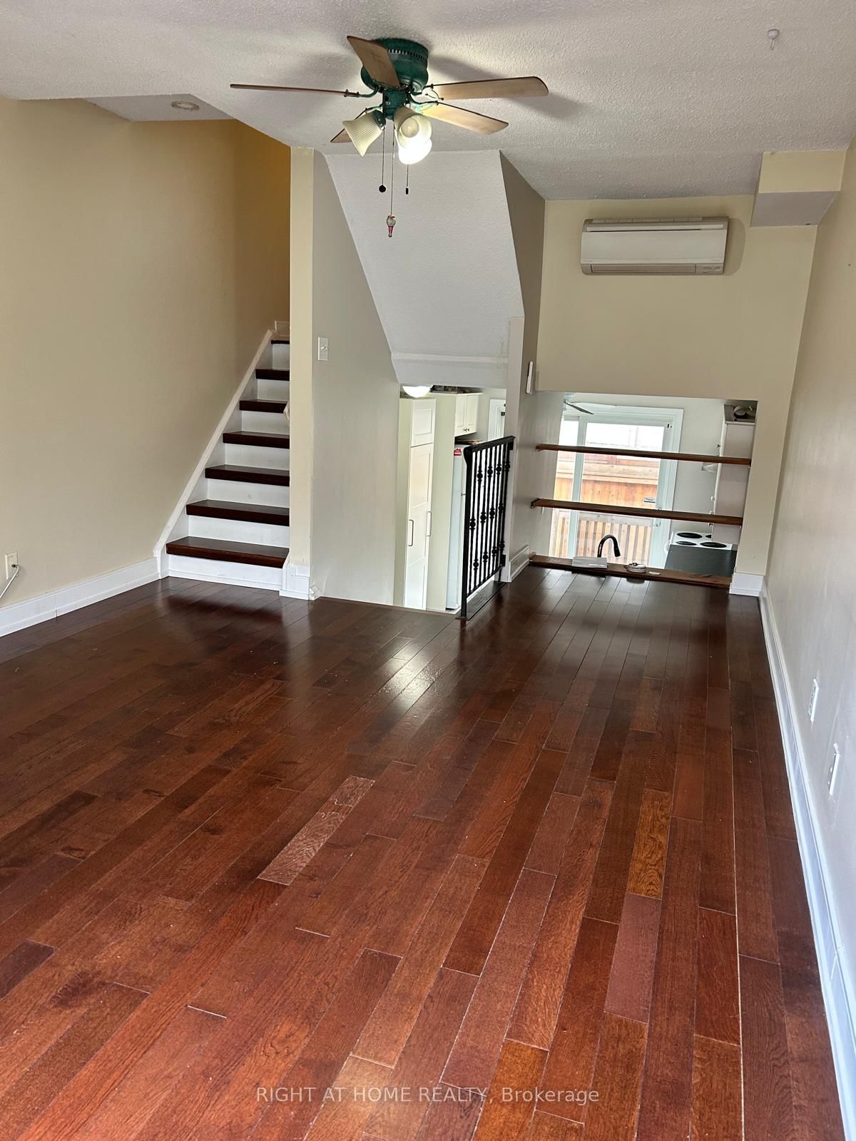 1666 Queen Street E, Unit 2 - Photo 11