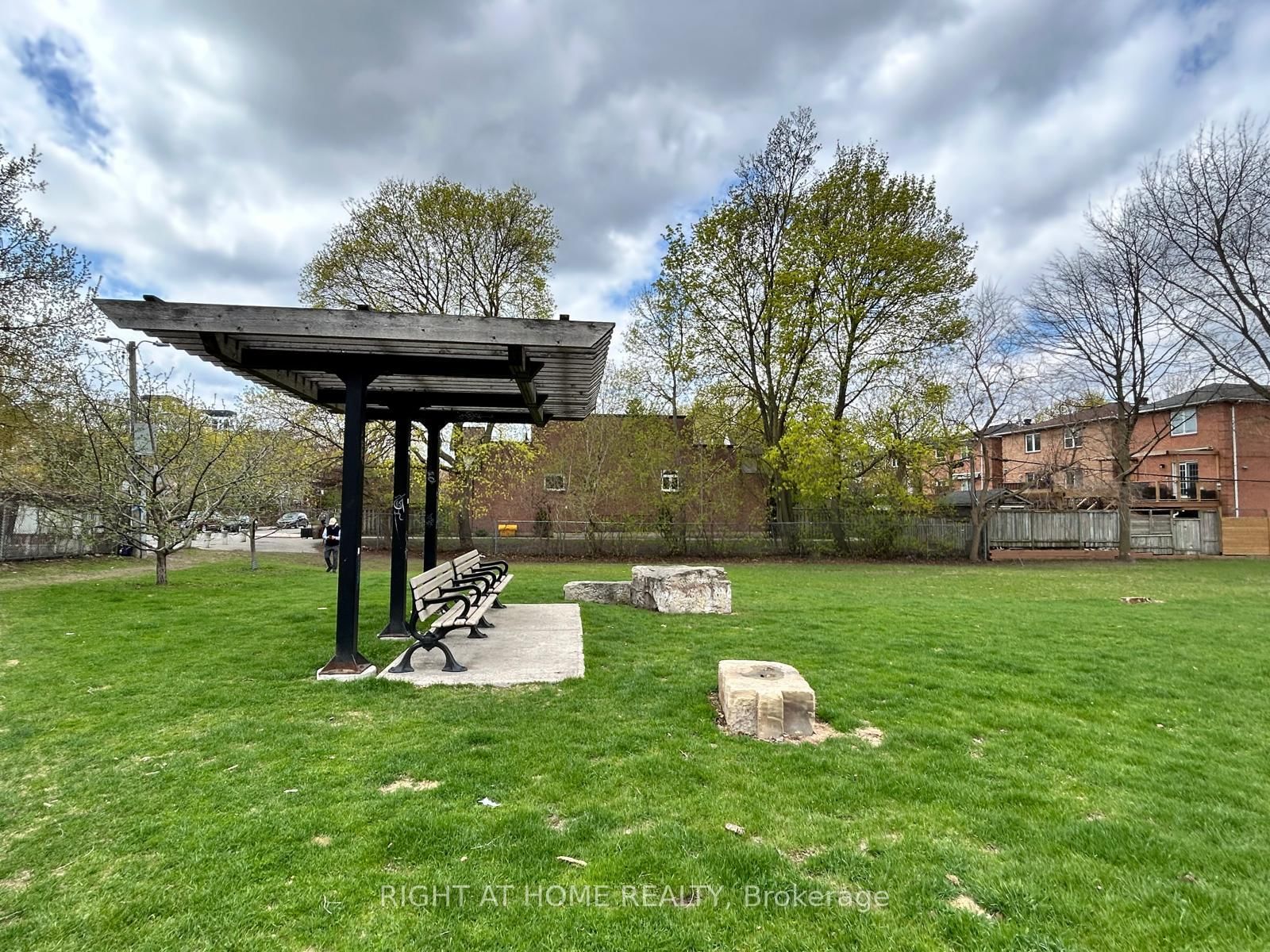 1666 Queen Street E, Unit 2 - Photo 20