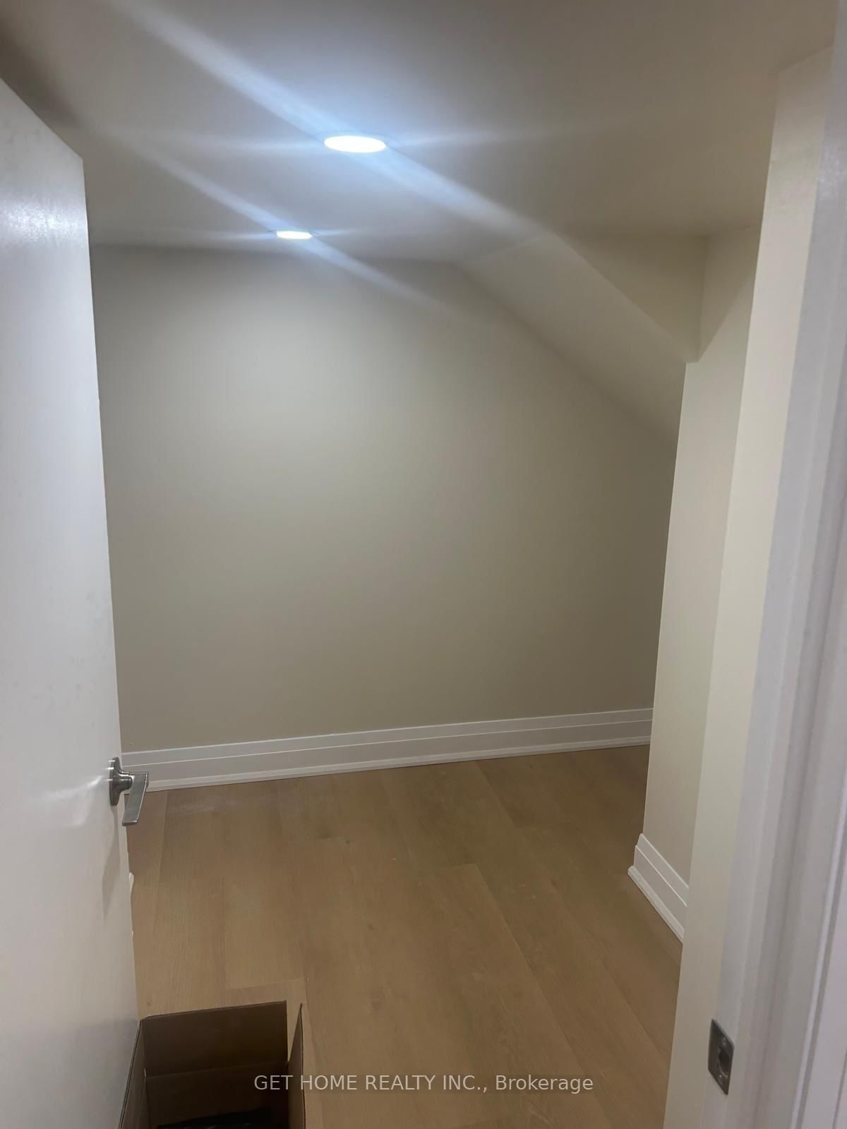 127 Micklefield Avenue, Unit Bsmt - Photo 4