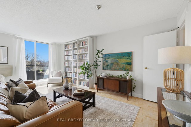 306 - 1071 Woodbine Avenue