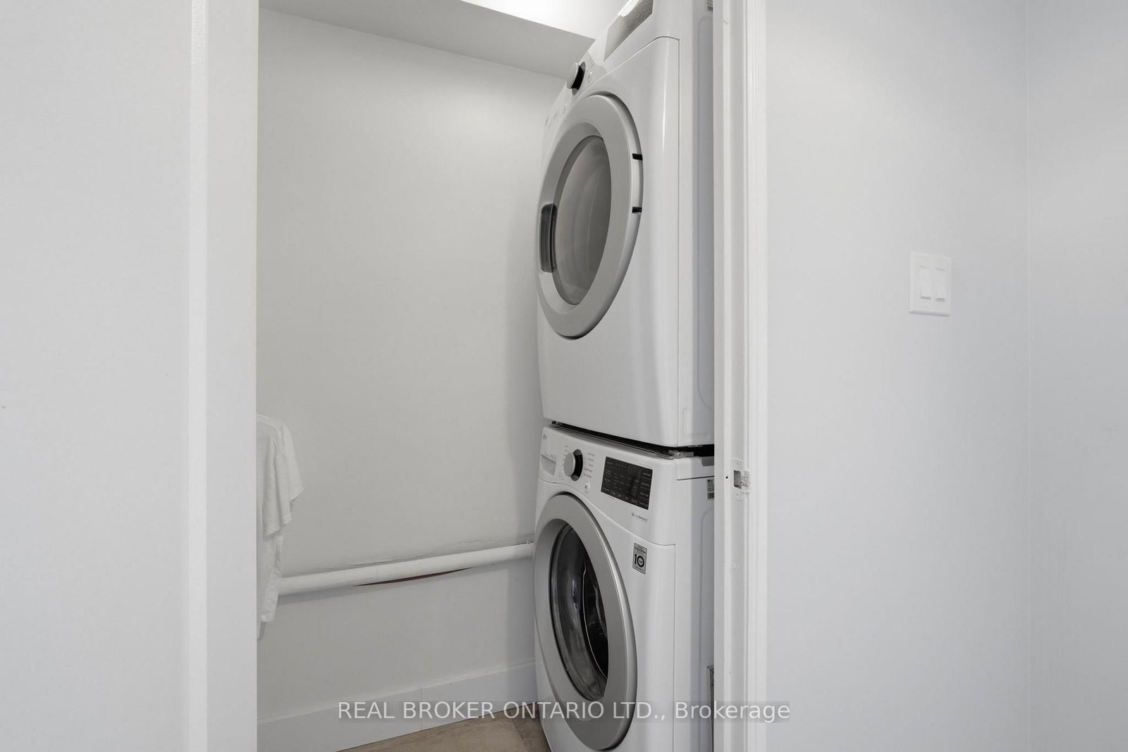 1071 Woodbine Avenue, Unit 306 - Photo 28