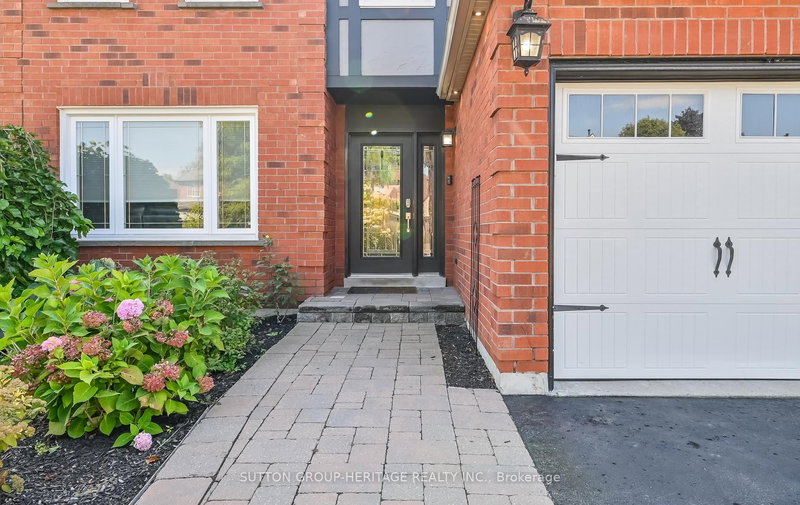 537 Charnwood Crt, Pickering, L1V 4Y5 | Image 2