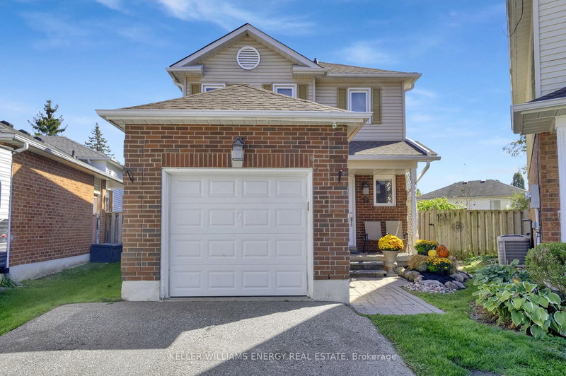 39 Longwood Crt, Clarington, L1E 1R9 | Image 2