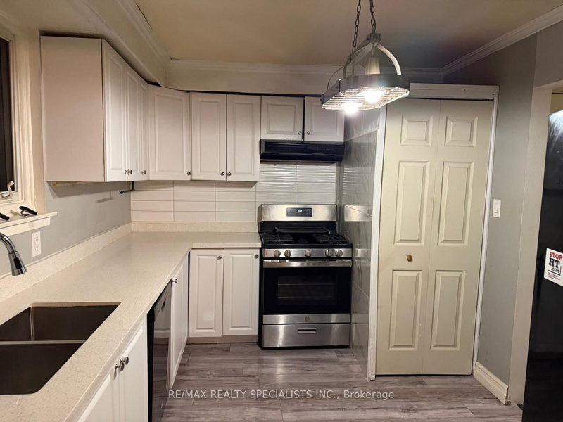 UPPER - 191 Phillip Murray Ave, Oshawa, L1J 1G6 | Image 3