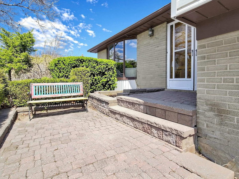 875 Chapleau Dr, Pickering, L1W 1P6 | Image 3