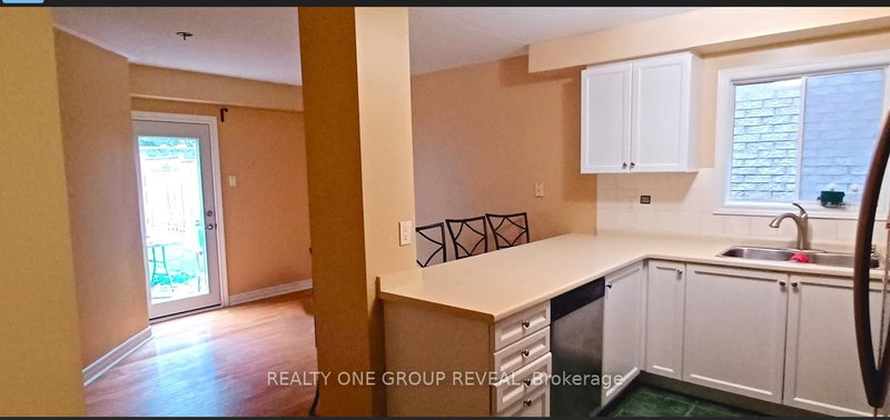 735 Swan Pl, Pickering, L1X 2V7 | Image 3